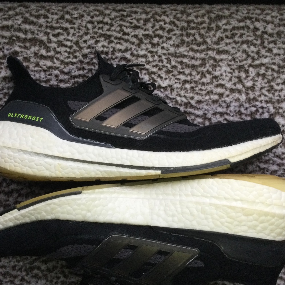 Adidas Ultra Boost 22 - Picture 4 of 7